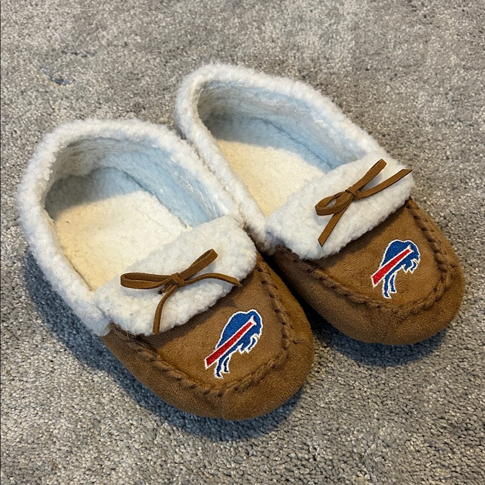 Brown Fleece-Lined Slippers with Buffalo Bills Logo